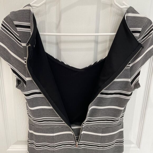 Express Black and White Asymmetric Slit Bodycon Dress Women’s Size XS - Picture 4 of 7